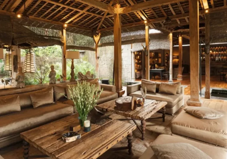 Villa Zelie’s plush heritage-style joglo living room with carved teak details, rich textiles, and moody ambient lighting